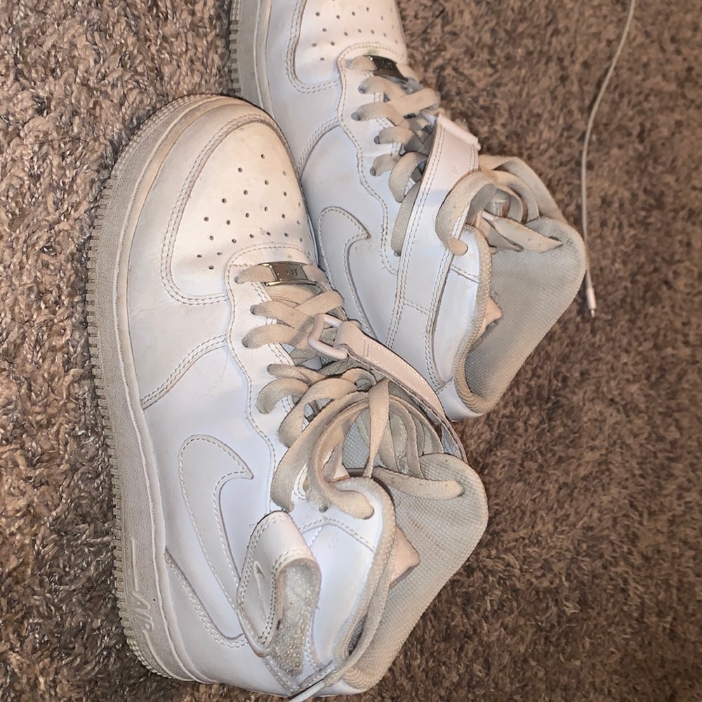 White hightop air forces women’s size 7